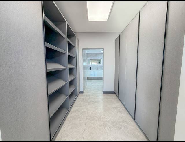 4 BEDROOM FREEHOLD FOR SALE IN MIDSTREAM HEIGHTS